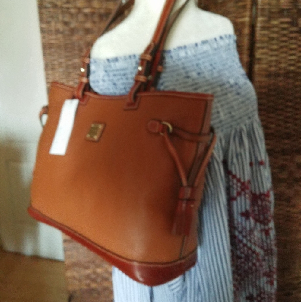 🔥🔥HOST PICK D & B 🦆DOUBLE STRAP TASSEL BAG 🦆💚